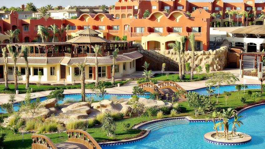ЕГИПЕТ. Лучшая цена! Отель "Sharm Grand Plaza Resort" 5* Курортный отель "Sharm Grand Plaza" находится в бухте Набк с частным пляжем, 4 открытыми бассейнами, 1 небольшим бассейном для детей и комнатой для игр, где гости могут по запросу поиграть в бильярд, дартс и настольный теннис. В отеле работают 6 ресторанов, где предлагаются различные блюда на любой вкус в течение дня. Пляж на побережье Красного моря находится в 3 минутах ходьбы. На пляже по запросу предоставляются принадлежности для занятия дайвингом и другими водными видами спорта.
