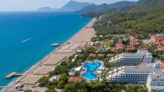 ТУРЦИЯ. КЕМЕР Самый популярный отель 2023  QUEENS PARK RAI PREMIUM TEKIROVA 5* / HV1 TEKIROVA  Живописная территория, красивая и очень зеленая. Хороший уровень сервиса. Номера просторные и уютные. Рекомендуем для семейного отдыха с детьми и молодежи.  Расположение: в 70 км от аэропорта г. Анталья, в 17 км от г. Кемер, в посёлке Текирова, на берегу моря.  ИЮЛЬ 2023 6 ночей от 2300 € за двоих все включено.  АВГУСТ 2023 6 ночей от 2100 € за двоих все включено.  СЕНТЯБРЬ 2023 6 ночей от 1850 € за двоих все вклю