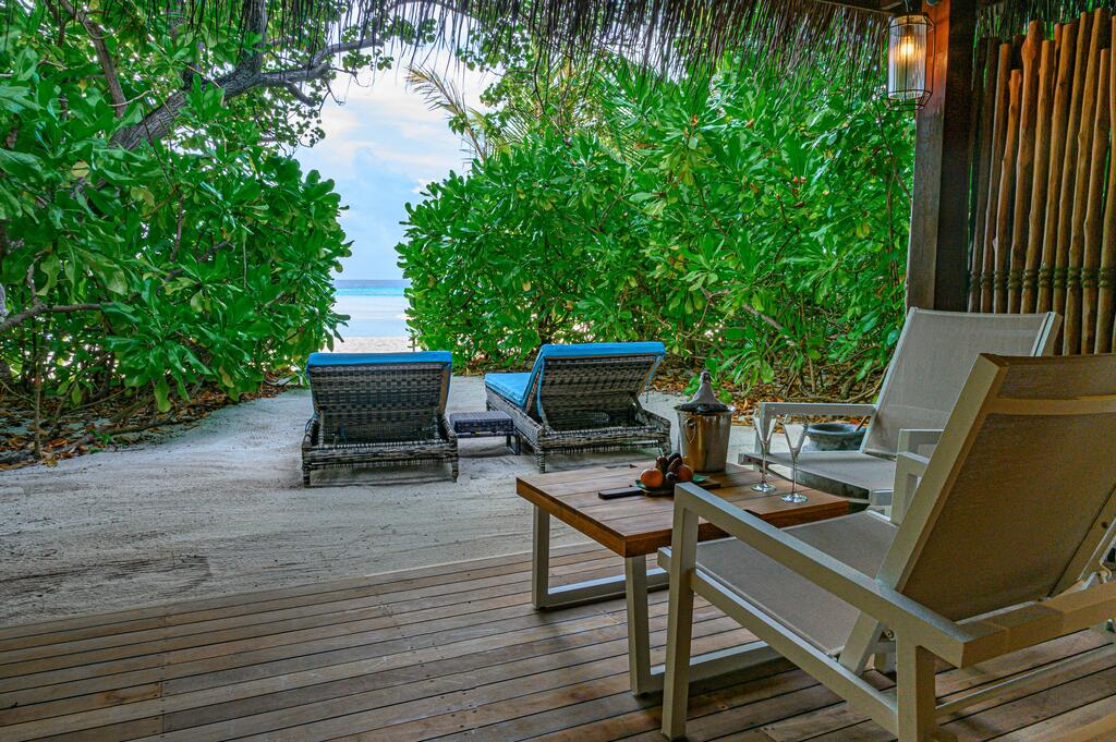 Constance Moofushi Maldives cocos tur