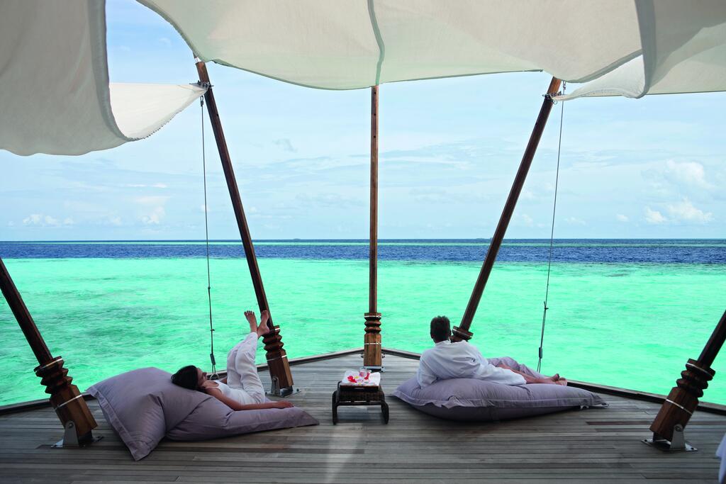 Constance Moofushi Maldives cocos tur