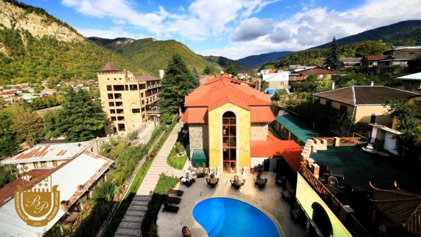 ГРУЗИЯ. БОРЖОМИ. BORJOMI PALACE 4*. Прямой авиаперелет из Кишинева. 🌎ГРУЗИЯ. БОРЖОМИ 🙂Проведи весенние апрельские праздники с пользой для здоровья! 👍BORJOMI PALACE 4* санаторий-курорт с уникальными услугами велнеса и спа-процедурами. ✈️Прямой вылет из Кишинева в апреле на 7 ночей (Просим уточнять цены на точные даты) ✅От 860 Евро на человека В стоимость включено: -Авиаперелет -Индивидуальный трансфер -Проживание 7 ночей -Полный пансион (шведский стол) -Бассейн, тренажерный зал, бильярд -Пакет медицинских процедур -Мед.страховка 🔥Вот что ждет вас: -Живописные виды